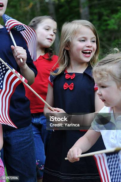 Foto de América A Bela e mais fotos de stock de Acenar - Acenar, Criança, Bandeira Norte-Americana