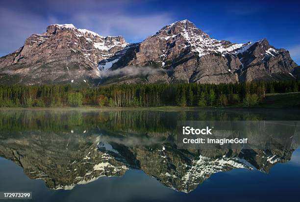 Odbicie Górskie - zdjęcia stockowe i więcej obrazów Alberta - Alberta, Banff, Bez ludzi