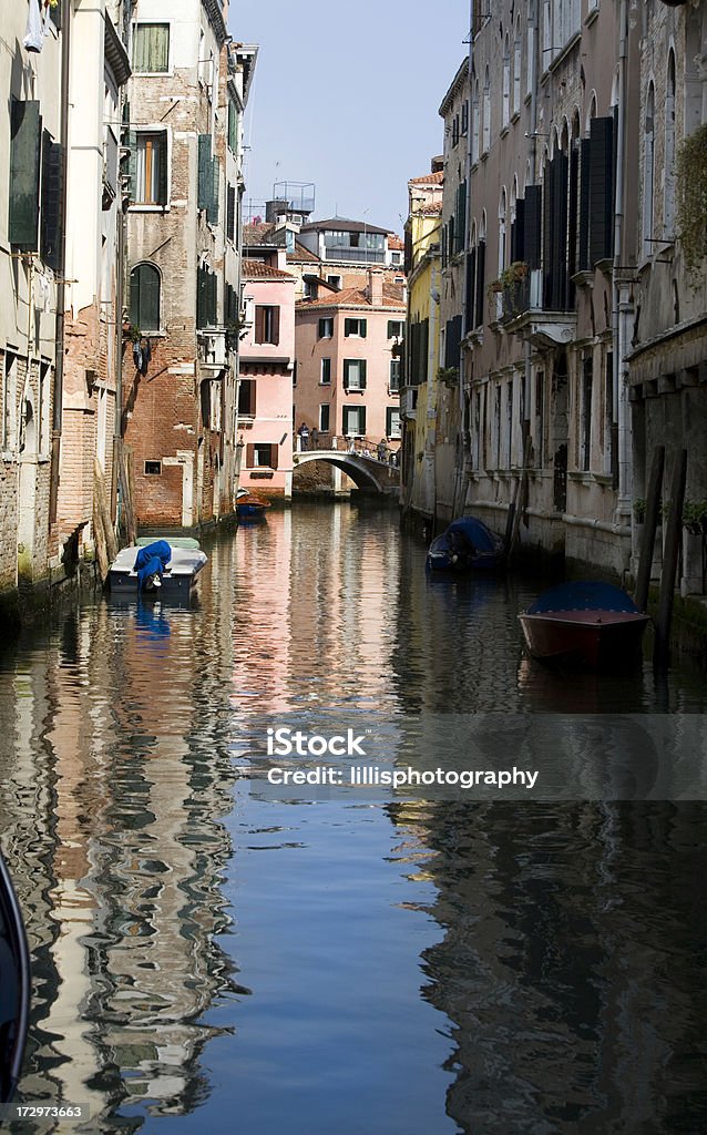 Sunny Canal en Venecia Italia - Foto de stock de Agua libre de derechos