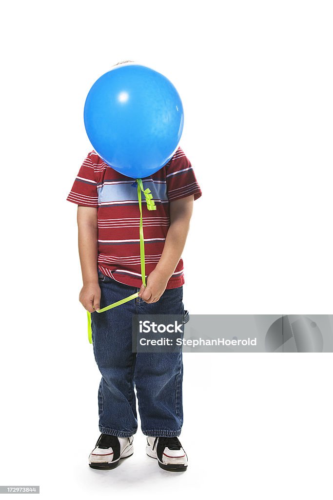 Ragazzino nascondere dietro il palloncino - Foto stock royalty-free di Bambini maschi