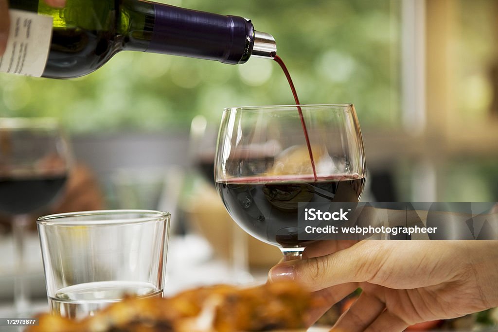 Wein Eingießen - Lizenzfrei Aktivitäten und Sport Stock-Foto