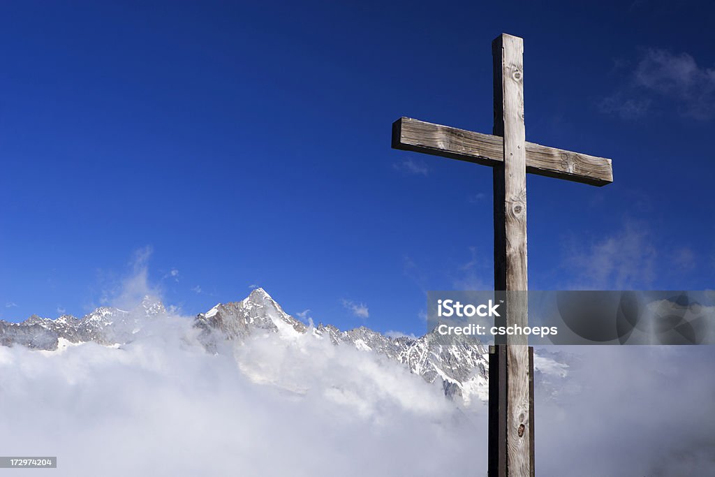 Cumbre de cruz - Foto de stock de Alpes Europeos libre de derechos
