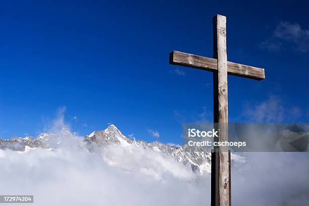 Summit Cross - zdjęcia stockowe i więcej obrazów Alpy - Alpy, Biały, Bunt