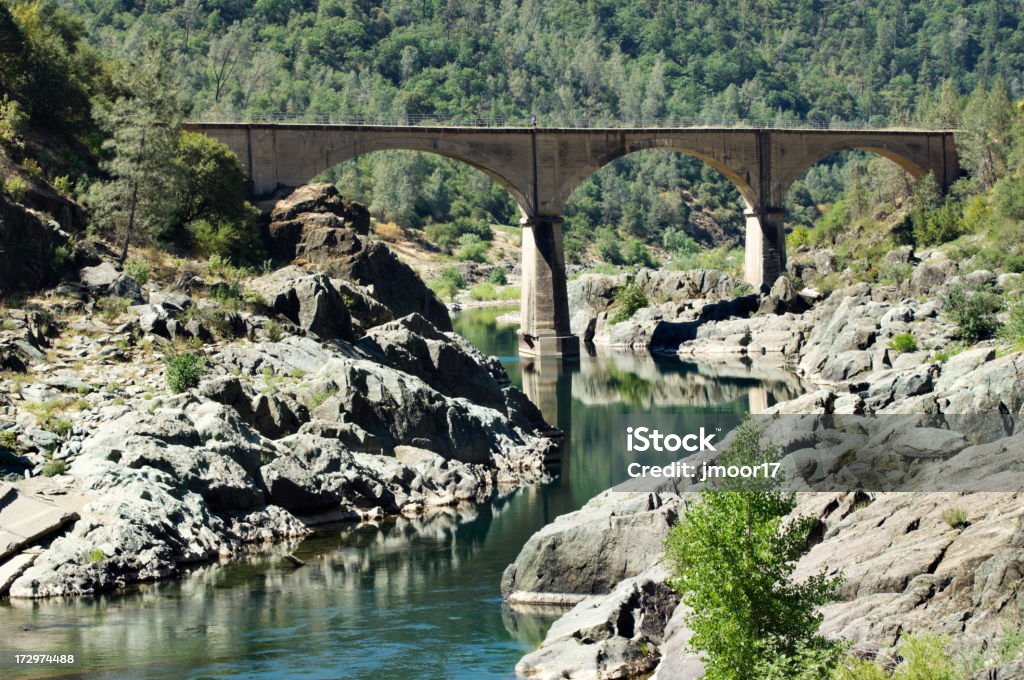 Alten Brücke über den Fluss American River - Lizenzfrei Fluss American River Stock-Foto