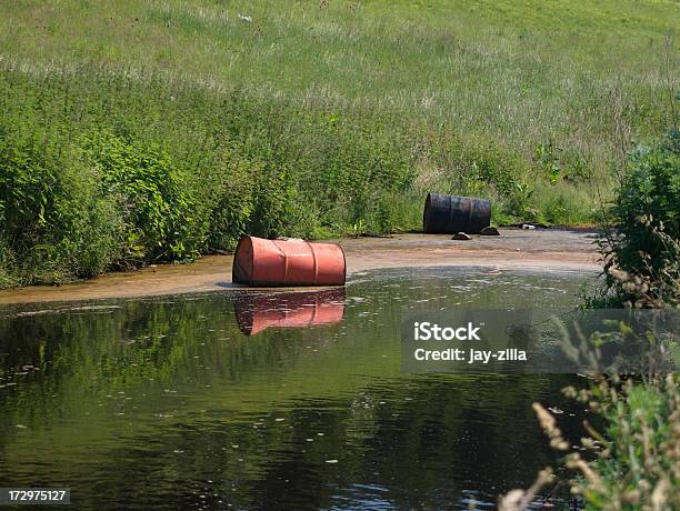 Lago De Poluição - Fotografias de stock e mais imagens de Derrame de Petróleo - Derrame de Petróleo, Agricultura, Ao Ar Livre