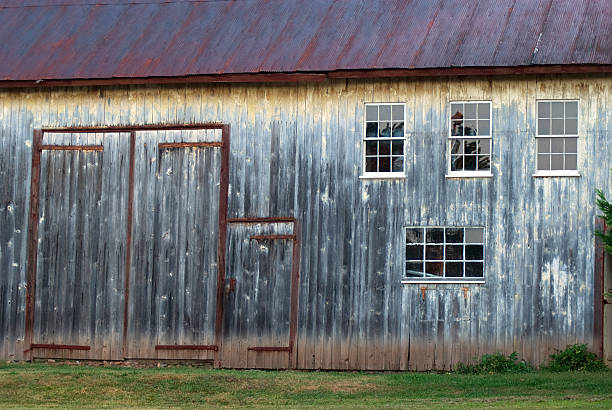 istock Side of Barn with Windows 172975156