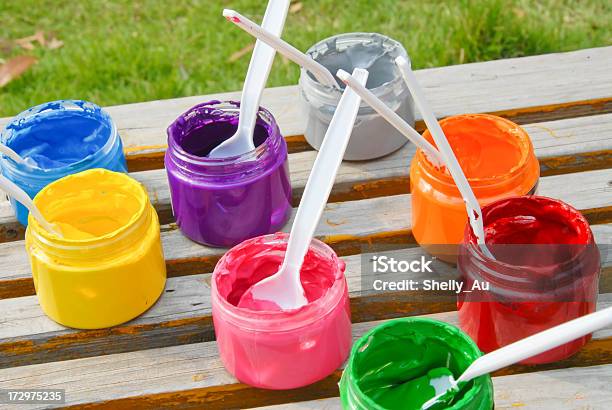 Cores De Pintura - Fotografias de stock e mais imagens de Banco - Assento - Banco - Assento, Decorar, Aberto