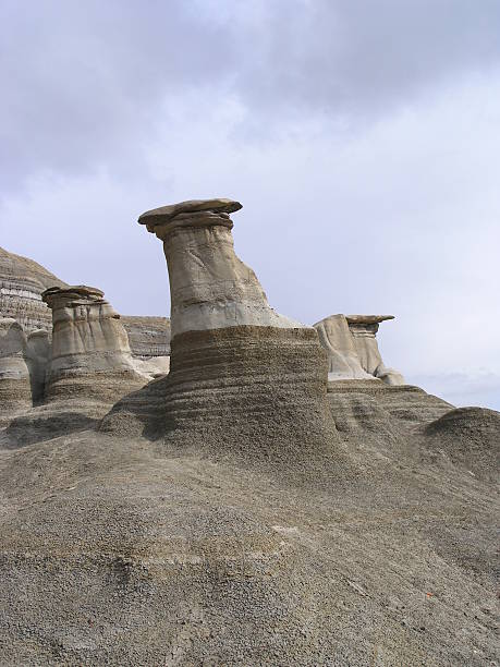 hoodoo - steeple outdoors vertical alberta zdjęcia i obrazy z banku zdjęć