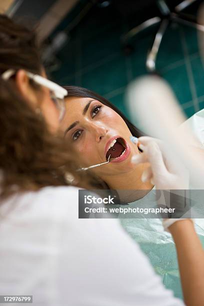 Al Dentista Foto de stock y más banco de imágenes de 30-39 años - 30-39 años, Abierto, Adulto