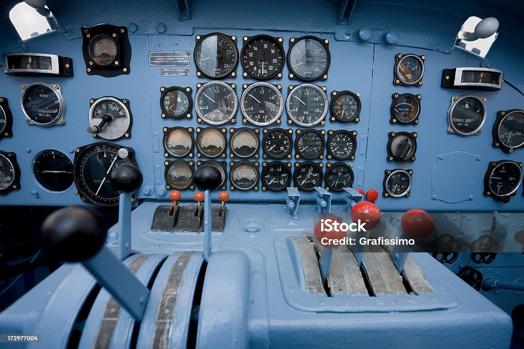 Голубой cockpit Старый Самолет - Стоковые фото Flight Instruments роялти-фри