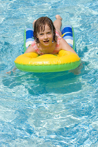 istock Young girl in swimming pool 172977582