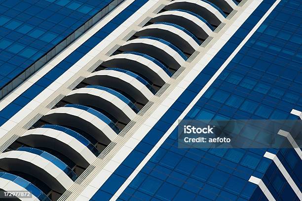 Hotel Exterior - Fotografias de stock e mais imagens de Abstrato - Abstrato, Alto - Descrição Física, Ao Ar Livre