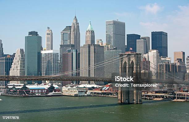 Brooklyn Bridge Und Die Skyline Von New York Stockfoto und mehr Bilder von Architektur - Architektur, Außenaufnahme von Gebäuden, Bauwerk