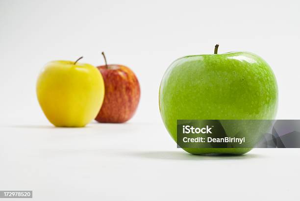 Photo libre de droit de Bio De Pomme Granny Smith Gala Et Jaune Délicieux En Arrièreplan banque d'images et plus d'images libres de droit de Aliment