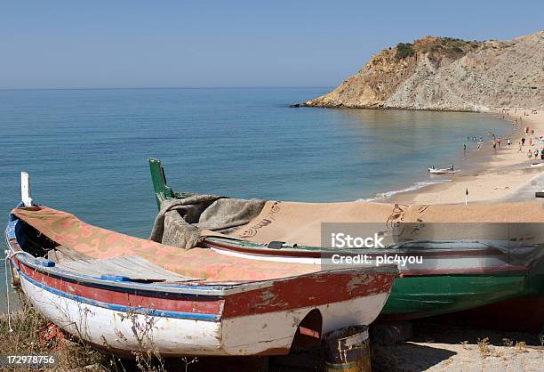 Barche Da Pesca - Fotografie stock e altre immagini di Algarve - Algarve, Baia, Barca da pesca