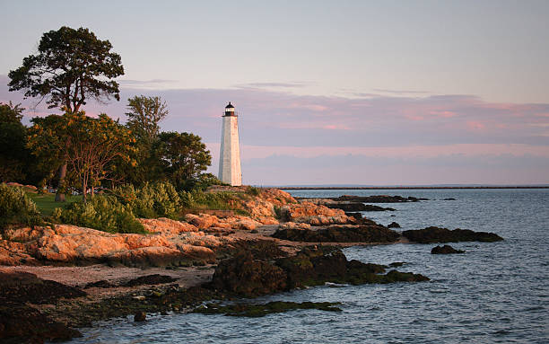 5 마일 등대, 뉴헤이번, 코네티컷 - direction sea lighthouse landscape 뉴스 사진 이미지