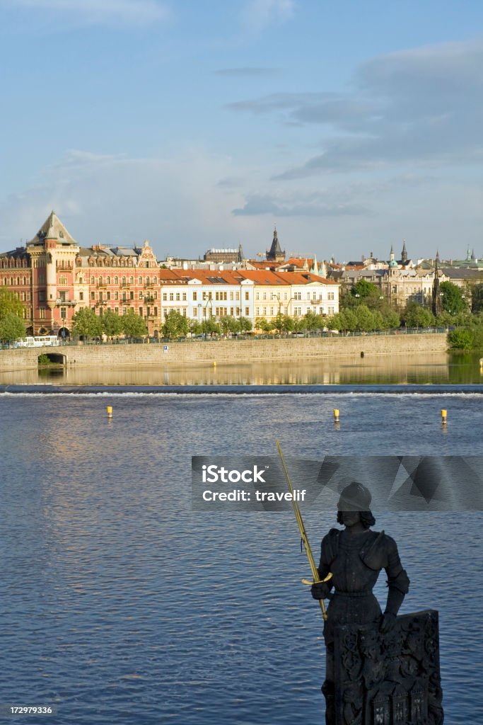 Margem do Rio Vltava em Praga - Foto de stock de Arquitetura royalty-free