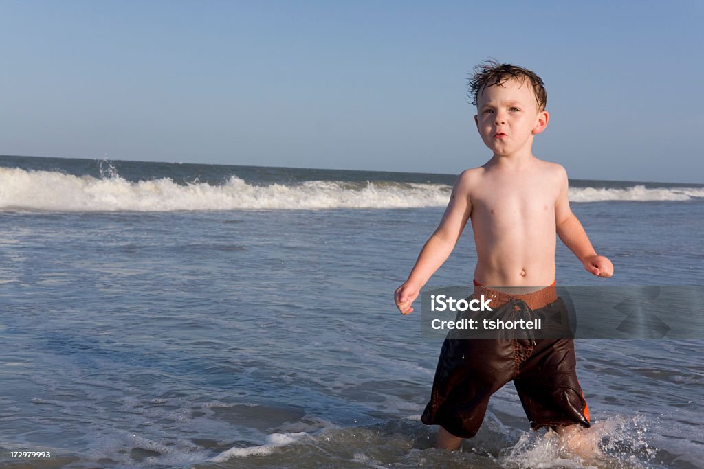 Menino na praia - Foto de stock de Aluno de Jardim de Infância royalty-free