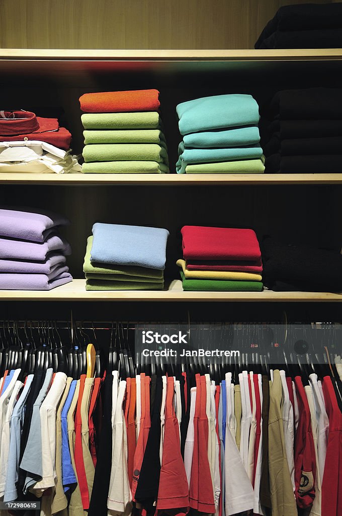 セーターの棚 - Tシャツのロイヤリティフリーストックフォト