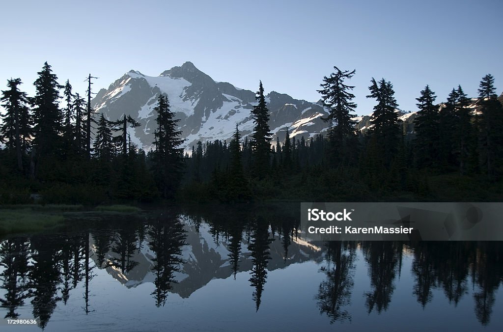 Mt Shuksan Odbicie - Zbiór zdjęć royalty-free (Bez ludzi)