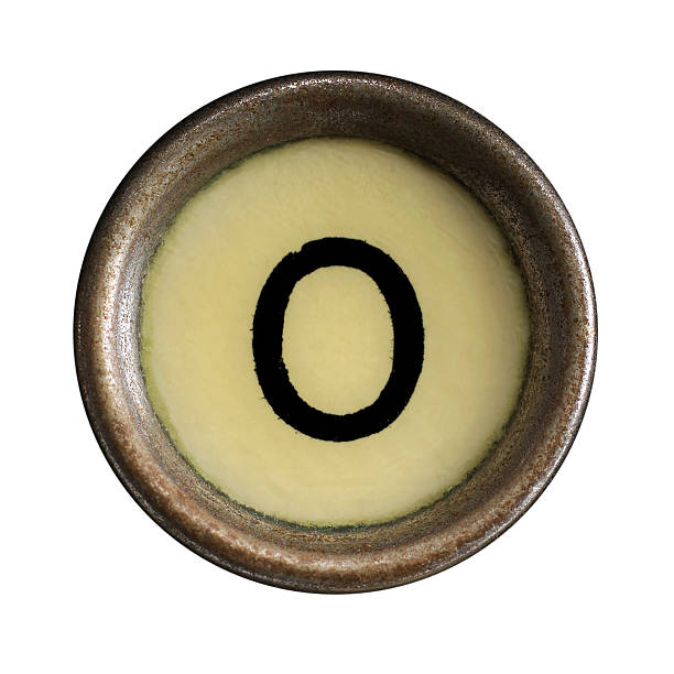 タイプライターキー - typewriter letter o old typewriter key ストックフォトと画像