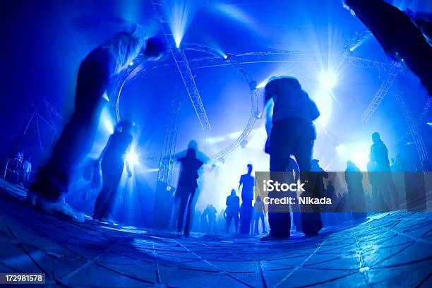 Foto de Pessoas Dançando e mais fotos de stock de Dançar - Dançar, Homens, Show de música popular