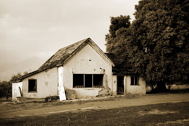 Viejo abandonado house - foto de stock