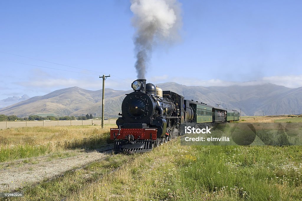 Antigo trem a vapor de trabalho - Foto de stock de Locomotiva a vapor royalty-free