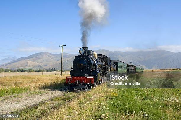 Foto de Antigo Trem A Vapor De Trabalho e mais fotos de stock de Locomotiva a vapor - Locomotiva a vapor, Locomotiva, Vista Frontal