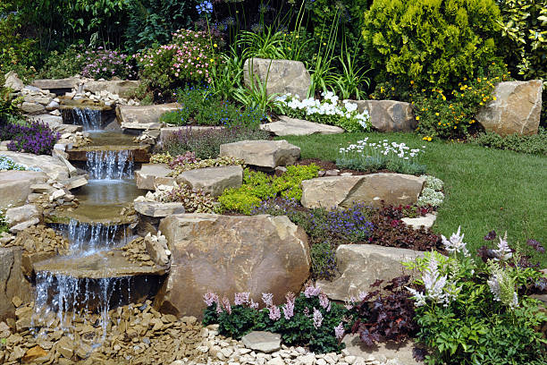 giochi d'acqua - fountain in garden foto e immagini stock