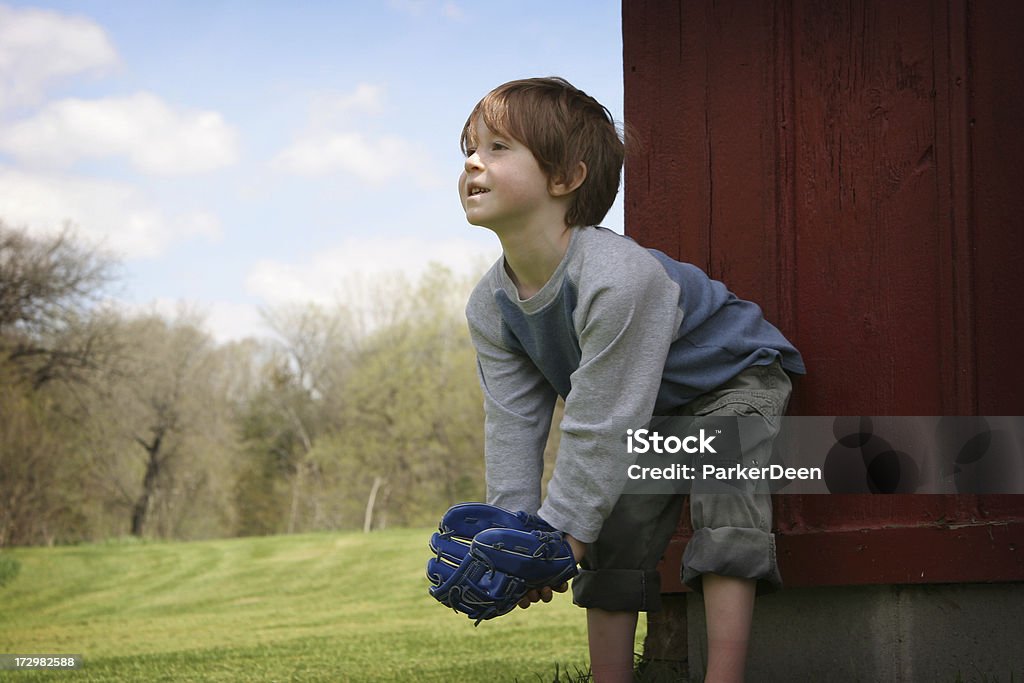 Joven Alegre niño con guante de béisbol - Foto de stock de Béisbol libre de derechos