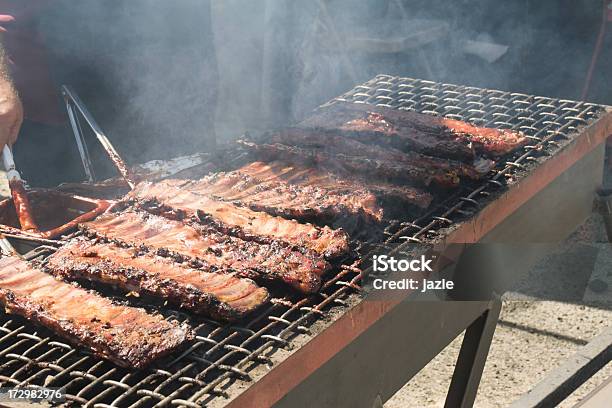 Barbecue Costolette - Fotografie stock e altre immagini di Alla griglia - Alla griglia, Ambientazione esterna, Barbecue - Cibo