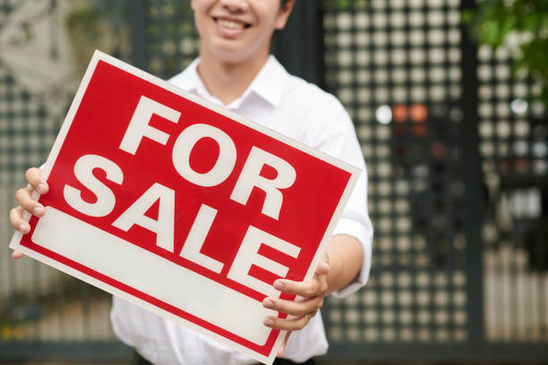 istock Big for Sale Sign 1729833156