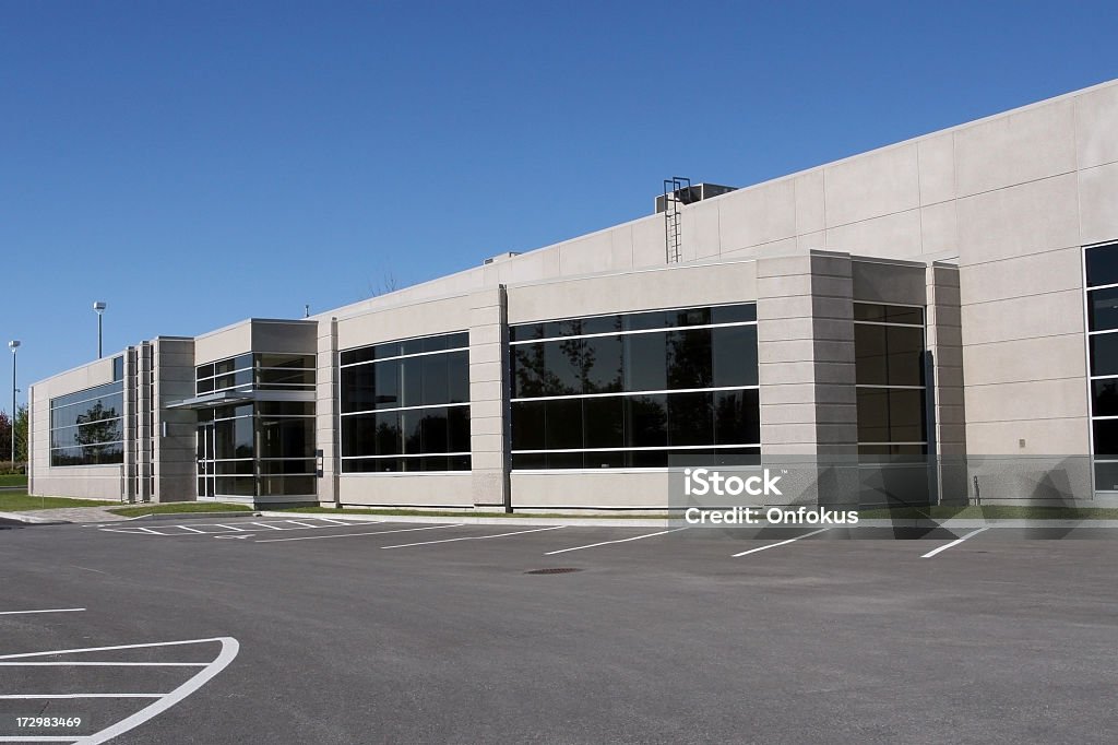 Nuevo y moderno edificio de los Lofts Industrial - Foto de stock de Fachada arquitectónica libre de derechos