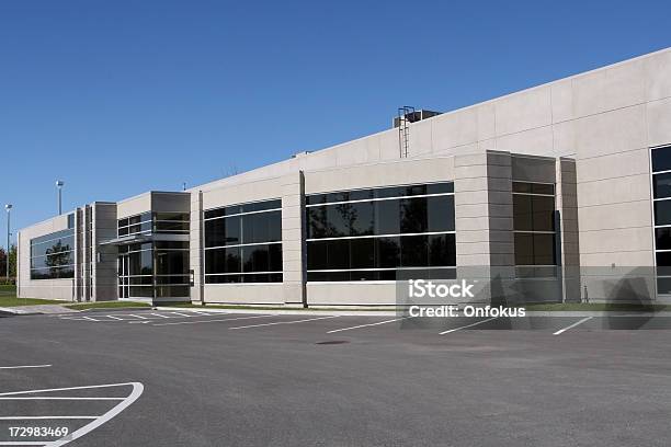 Nuevo Y Moderno Edificio De Los Lofts Industrial Foto de stock y más banco de imágenes de Fachada arquitectónica - Fachada arquitectónica, Bloque de Oficinas, Pequeña empresa