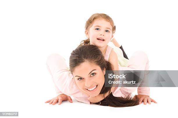 Mãe E Filha A Tocar - Fotografias de stock e mais imagens de Estilo de vida saudável - Estilo de vida saudável, Família, Felicidade