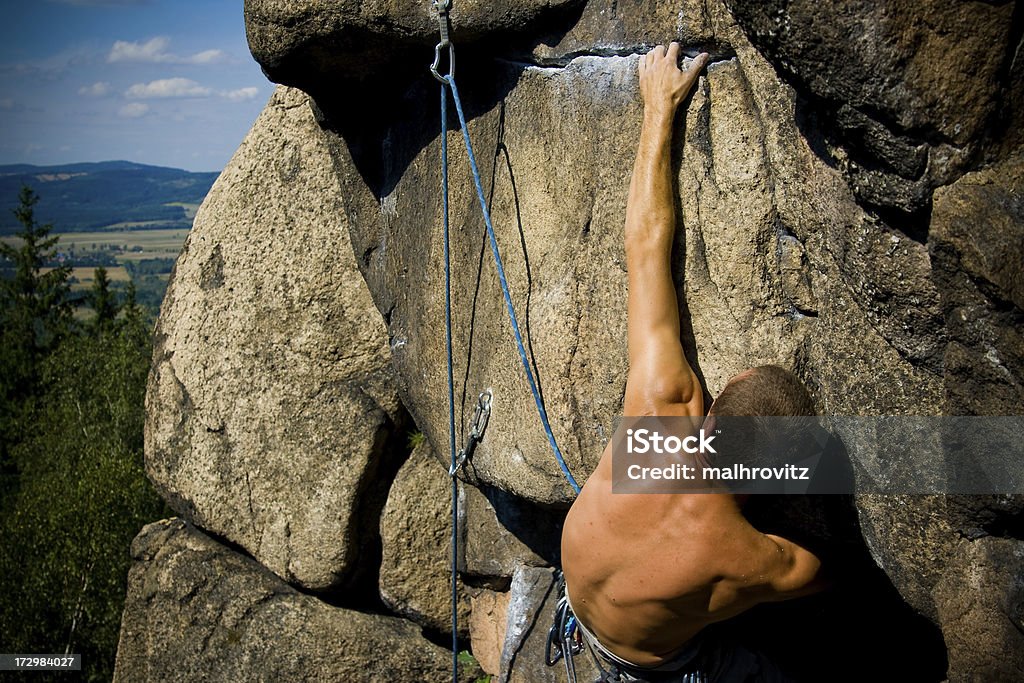 Arrampicata su roccia 6b - Foto stock royalty-free di Arrampicata su roccia