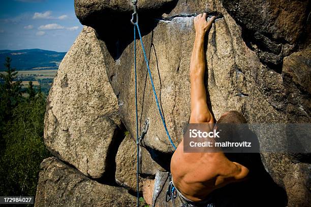 Arrampicata Su Roccia 6b - Fotografie stock e altre immagini di Arrampicata su roccia - Arrampicata su roccia, Schiena, Vista posteriore