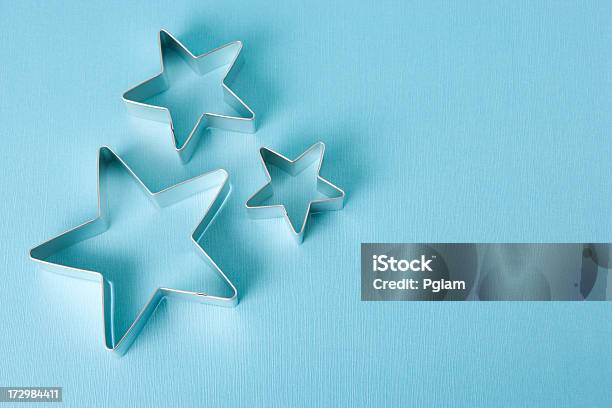 星のクッキーの抜き型のアウトラインブルー - ペストリーカッターのストックフォトや画像を多数ご用意 - ペストリーカッター, 星型, カラー画像