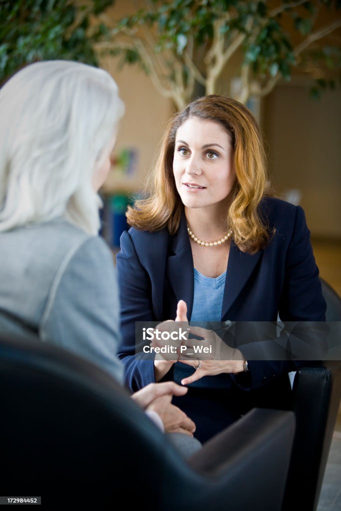 Concentrado mujer de negocios - Foto de stock de 30-34 años libre de derechos