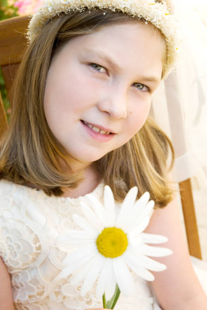 istock Girl and daisy 172985070