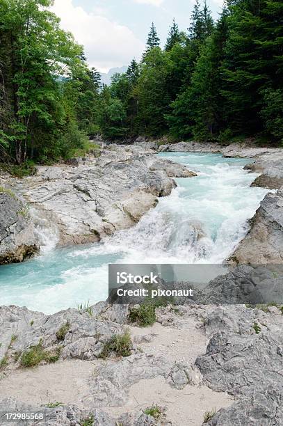 Foto de Fluindo Água e mais fotos de stock de Alpes Bávaros - Alpes Bávaros, Alpes europeus, Beleza natural - Natureza