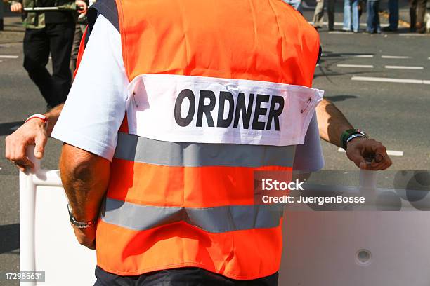 Hombre De Seguridad Foto de stock y más banco de imágenes de Portero de seguridad - Portero de seguridad, Adulto, Aire libre