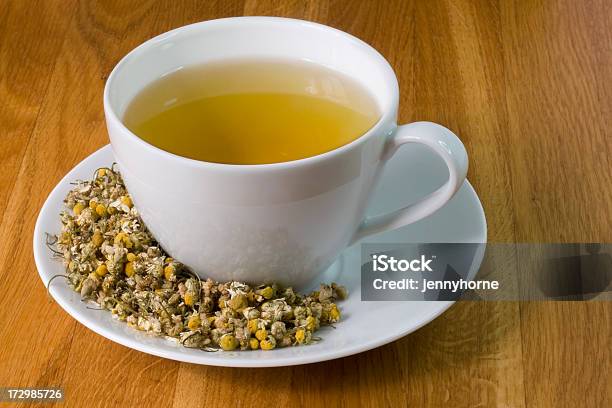 Camomile Foto de stock y más banco de imágenes de Aceite de infusión - Aceite de infusión, Aceite para cocinar, Alimento