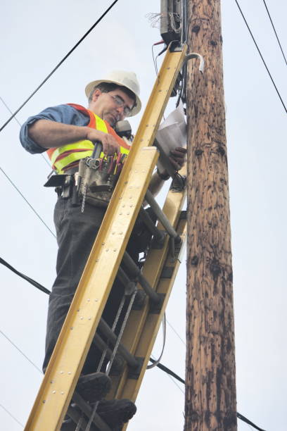 istock Telephone Repair Man Ladder 172986176