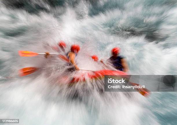 In Zattera Acqua Bianca - Fotografie stock e altre immagini di Lavoro di squadra - Lavoro di squadra, Rafting sulle rapide, Ambientazione esterna