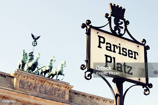 Pariser Platz Brama Brandenburska Berlin - zdjęcia stockowe i więcej obrazów Architektura - Architektura, Barwne tło, Berlin