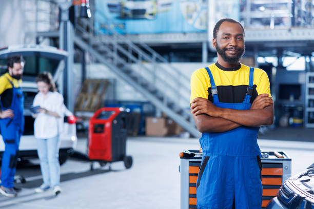 istock Portrait of smiling garage engineer 1729884174