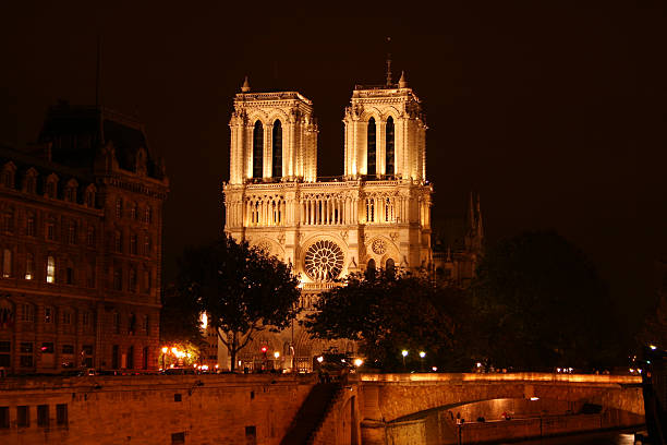 パリの夜 - paris france notre dame night ile de la cite ストックフォトと画像