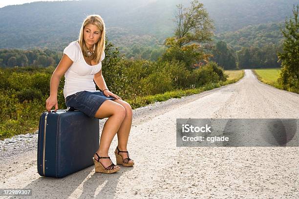 Foto de Descanso e mais fotos de stock de Adulto - Adulto, Atormentado, Bagagem